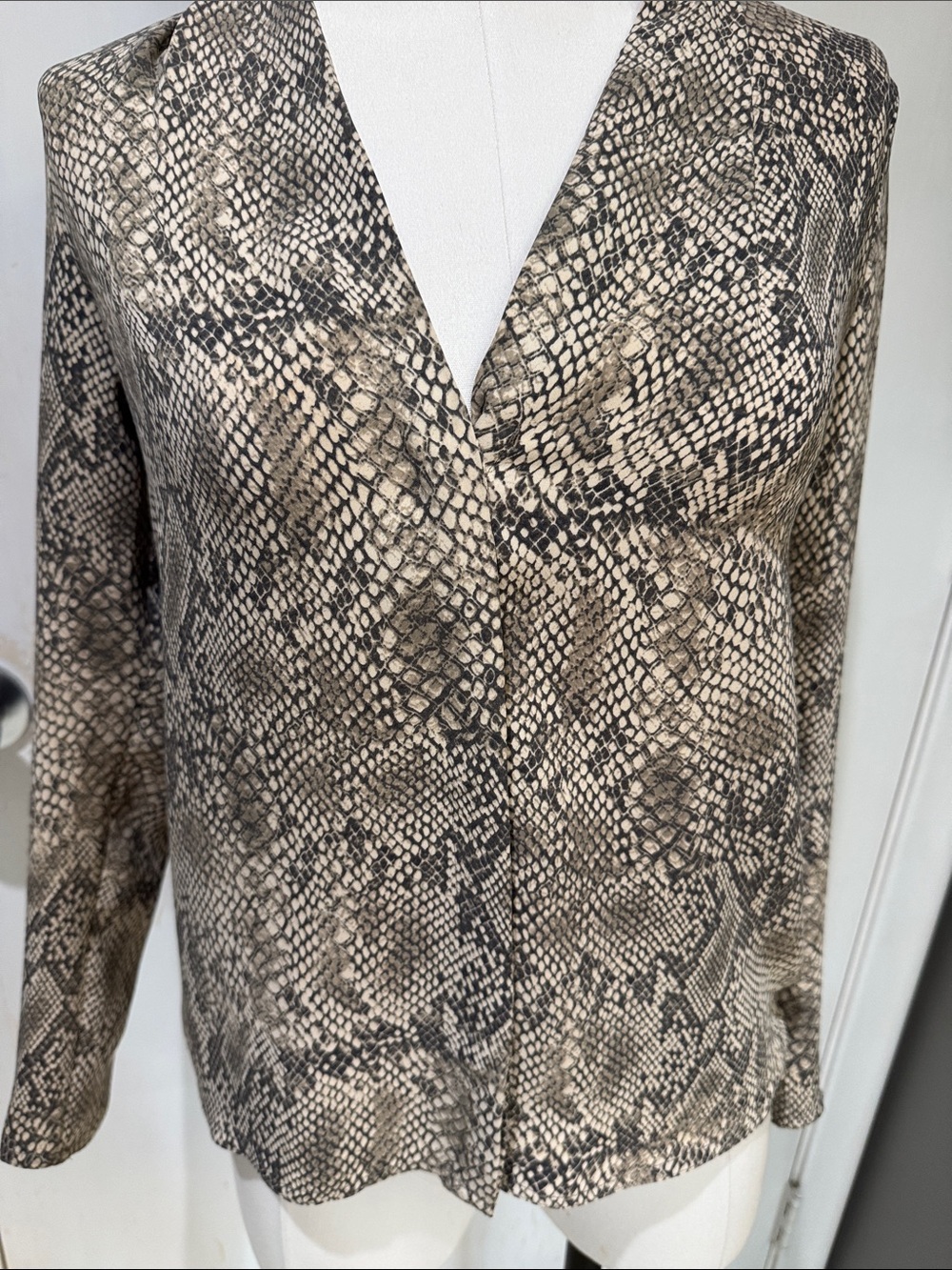 Babaton Snake Print V-Neck Blouse - Beige & Black